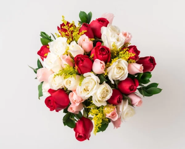 Buquê com 36 Rosas de Três Cores - Image 2