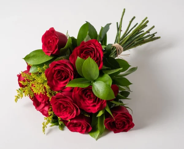 Buquê de 12 Rosas Vermelhas e Chocolate - Image 2