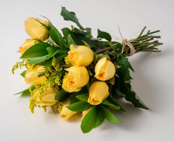 Buquê de 15 Rosas Amarelas e Tinto - Image 2