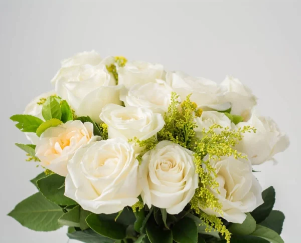 Buquê de 19 Rosas Brancas - Image 2