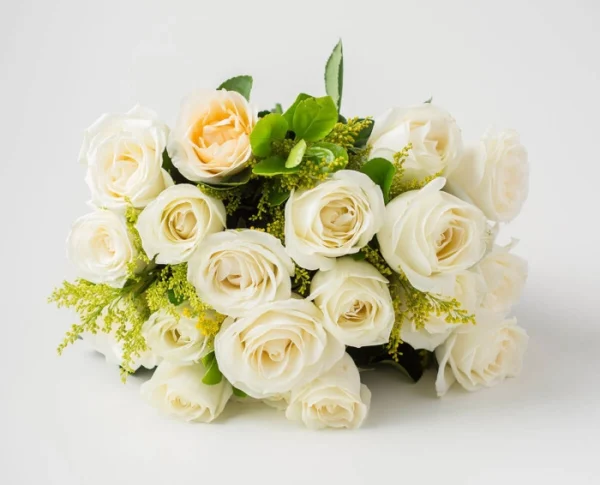 Buquê de 19 Rosas Brancas - Image 3