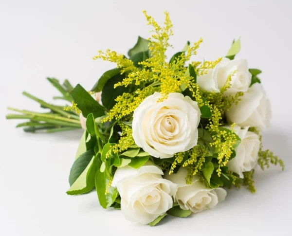 Buquê de 8 Rosas Branca - Image 2