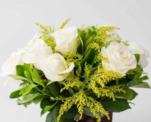 Buquê de 8 Rosas Branca - Image 3