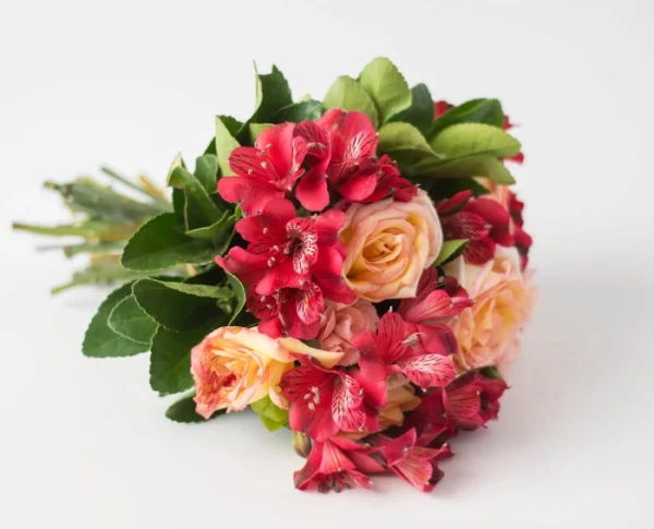 Buquê de Rosas e Astromélias em Tons Rosados, Chocolate - Image 2